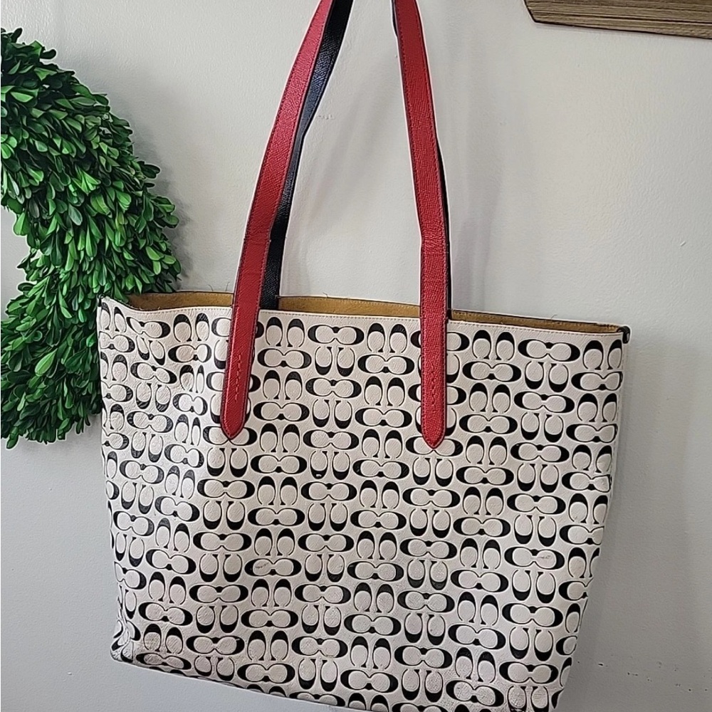 Coach  Disney x Keith Haring limited edition leather tote bag. No. K2081-C0897